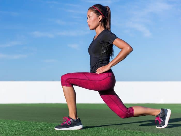 woman doing Lunges